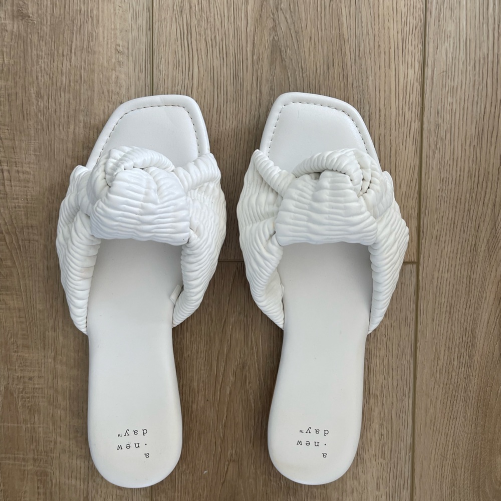 WHITE SANDALS